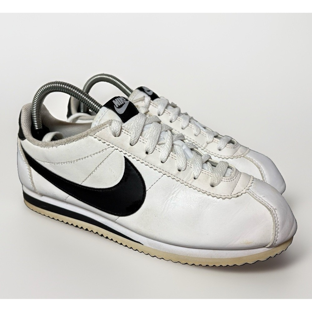 Nike Classic Cortez Womens Size 9 White Black Athletic Sneakers (807471-101)